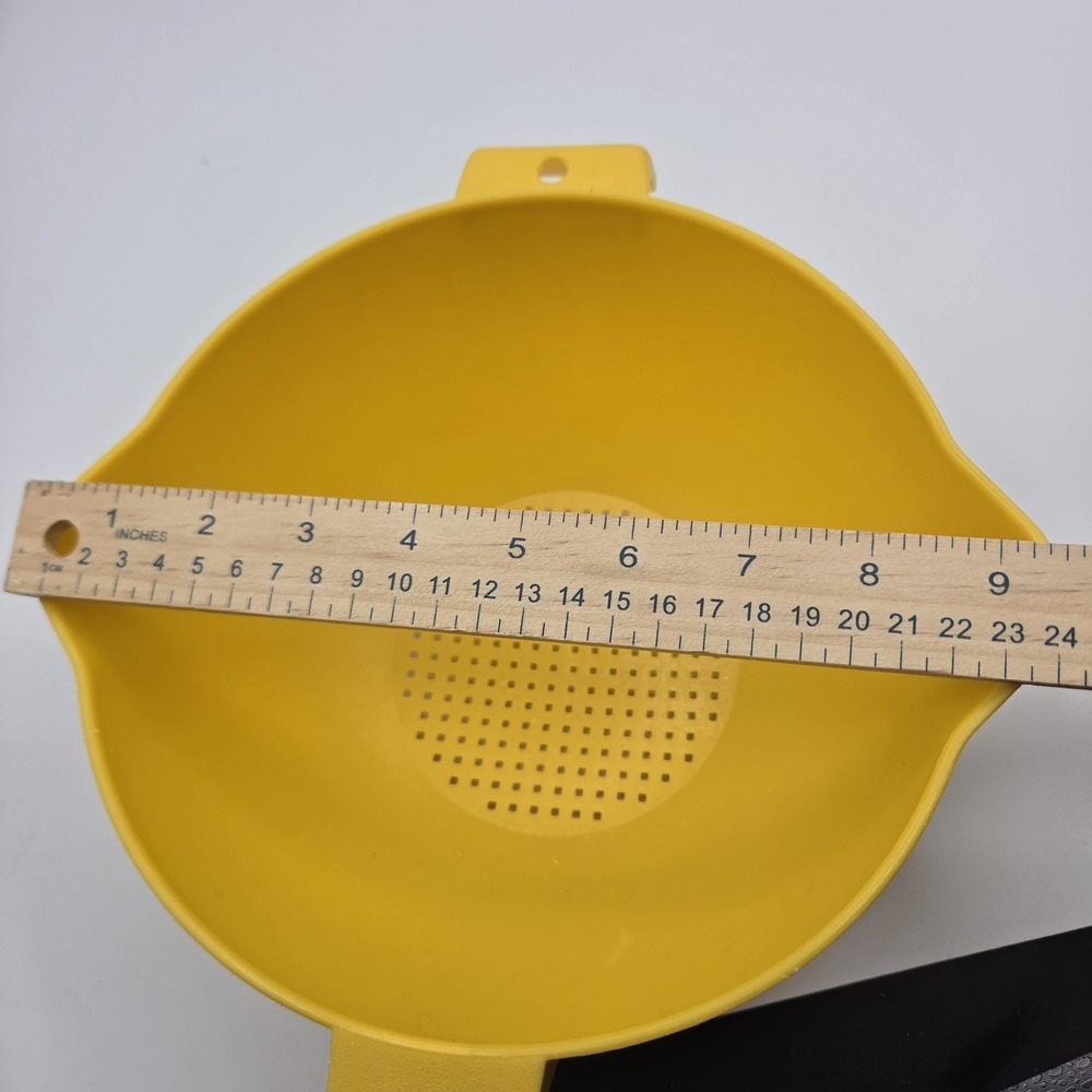 Tupperware #1523-1 Large 2 Quart Yellow Colander Strainer Handle Vintage USA - Picture 9 of 11